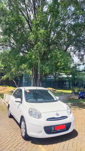 Nissan march 1.2 M/T