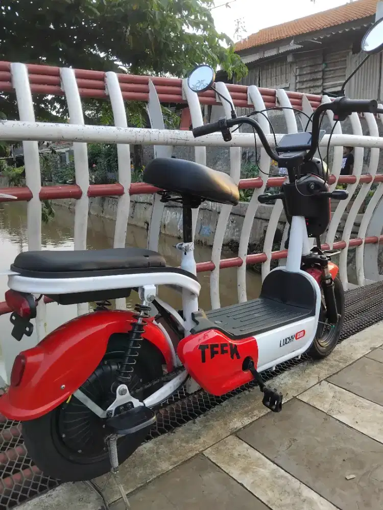 mau jual sepda listrik kalo iklan masih ada berarti barang masih ada