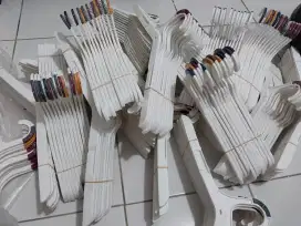 Jual hanger baju dewasa uniqlo