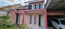 Disewakan rumah 3 kamar tidur dan 2 KM
