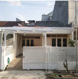 Dijual rumah hitung tanah harga nego di Pondok Indah Jakarta Selatan