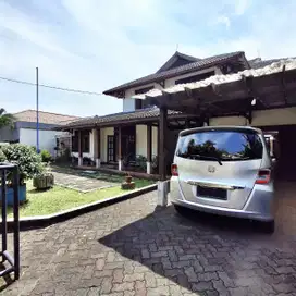 Dijual Rumah Sebelah Lapangan Golf