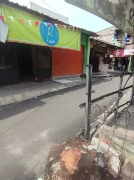 Warung Usaha Pinggir Jalan