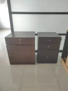 Laci kayu kantor