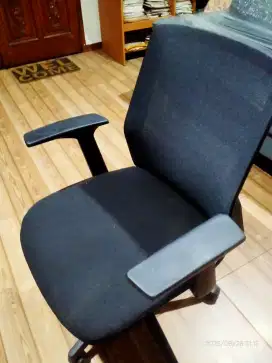Kursi Leo Task Chair Black