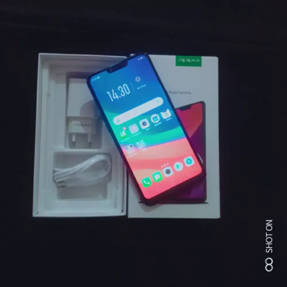 oppo a3s ram 6/128gb warna biru muda barang mulus .'