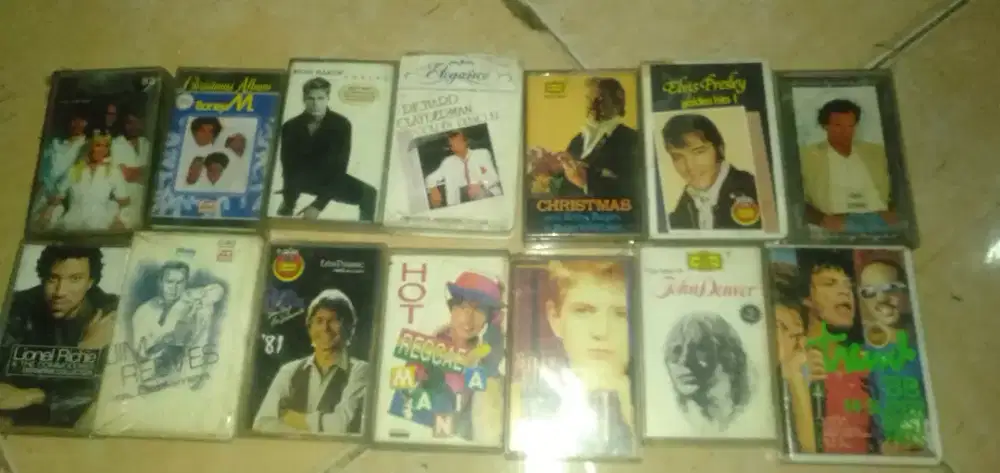 Slhkn plh slh 1 dr kaset pita lagu2 lawas kond bgs mgkn ada yg perlu