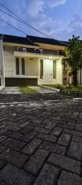 DISEWAKAN RUMAH