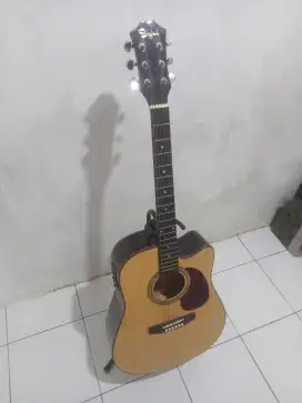 Tersedia gitar akustik lokasi lenteng agung