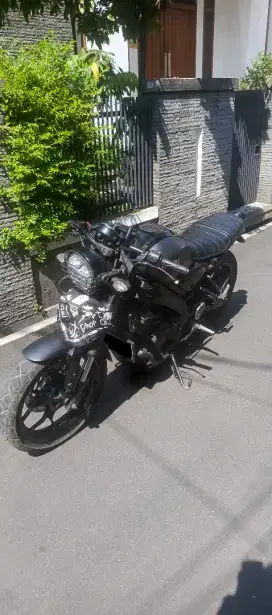 Yamaha Xsr 155 wana hitam
