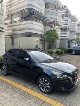 Mazda 2 Skyactiv type R 2015 Warna Hitam Elegan