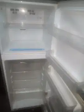 Di jual kulkas 2 pintu merk LG masih orsil