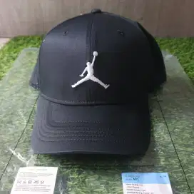 Topi Jordan Rise Structured Curved Bill Size M/L