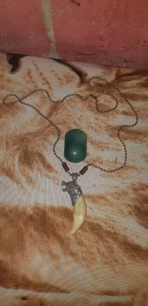 kalung liontin yang tau-tau aja