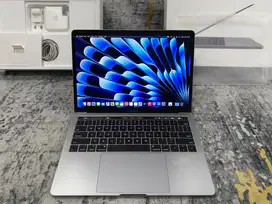 MacBook Pro 2017 13 Inch TouchBar 8/512Gb Fullset Like New