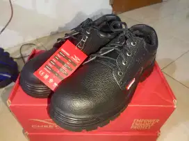 sepatu safety cheetah model 3002 size 43 dan 39/40 hitam