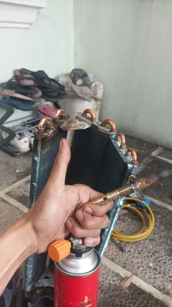 PERBAIKAN AC , KULKAS DAN POMPA AIR