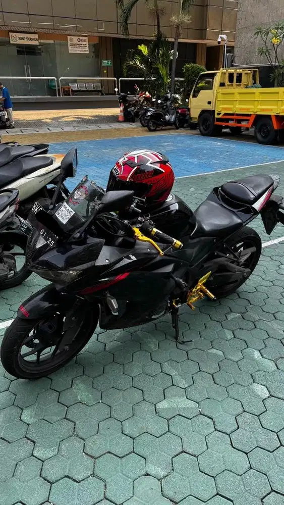 Yamaha R25 2015