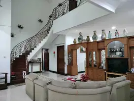 DIJUAL RUMAH HOOK FURNISH MEWAH HADAP TENGGARA DI TAMAN PALEM