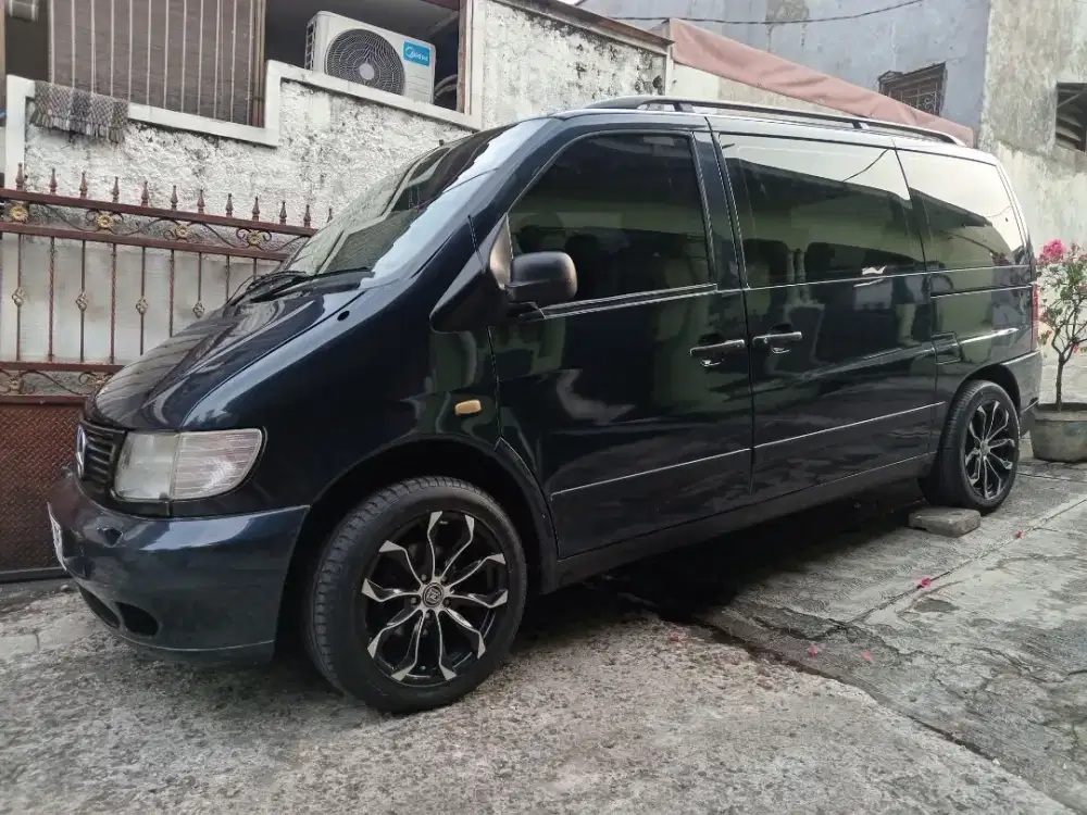 MERCEDES BENZ VIANO V230 Automatic Tahun 1996