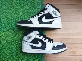 Nike Air Jordan Mid Panda •Preloved, Second, Thrift•