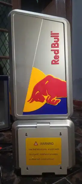 Kulkas/showcase dinding red bull
