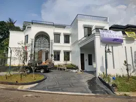 Rumah baru siap huni swimming pool view bagus