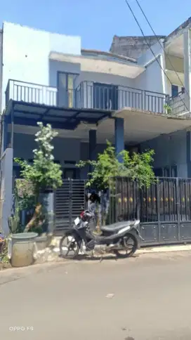 Rumah tingkat disewakan di Cisauk, kab. Tangerang