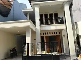 Rumah Bagus  Strategis 2 Lantai di Belakang Mall Gading, Jakarta Utara
