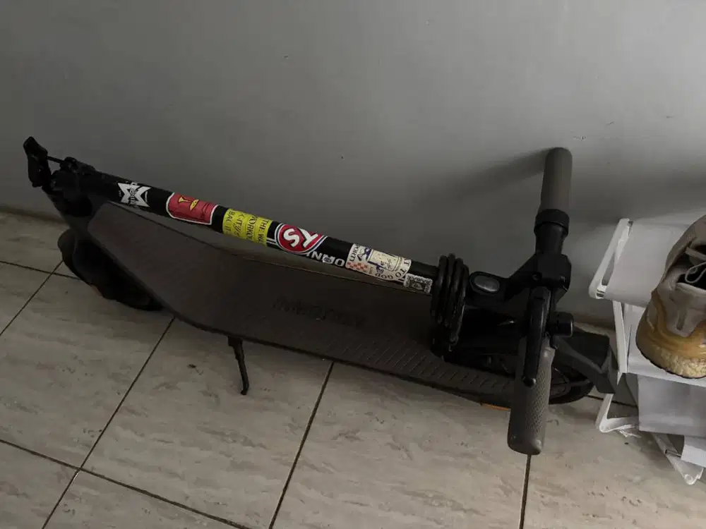 Skuter Listrik Inmotion