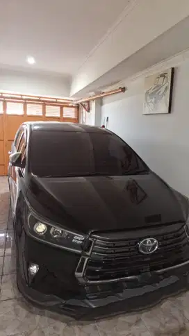 Toyota Innova Venturer 2.4 Diesel AT Hitam KM Low Service Record