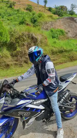 Yamaha R15 V2 Tahun 2015