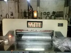 mesin potong kertas merk QZ205A