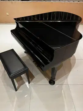 Yamaha Baby Grand Piano G2 E