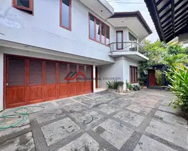 Rumah Siap Huni Halaman Luas Dalam Komplek