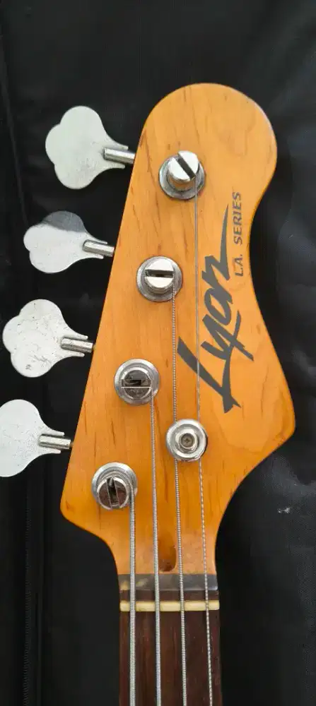 Washburn Lyon bass listrik