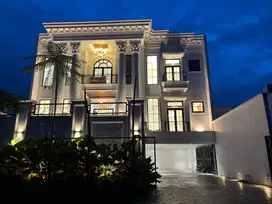 Rumah mewah swimming pool akses lift dari garasi