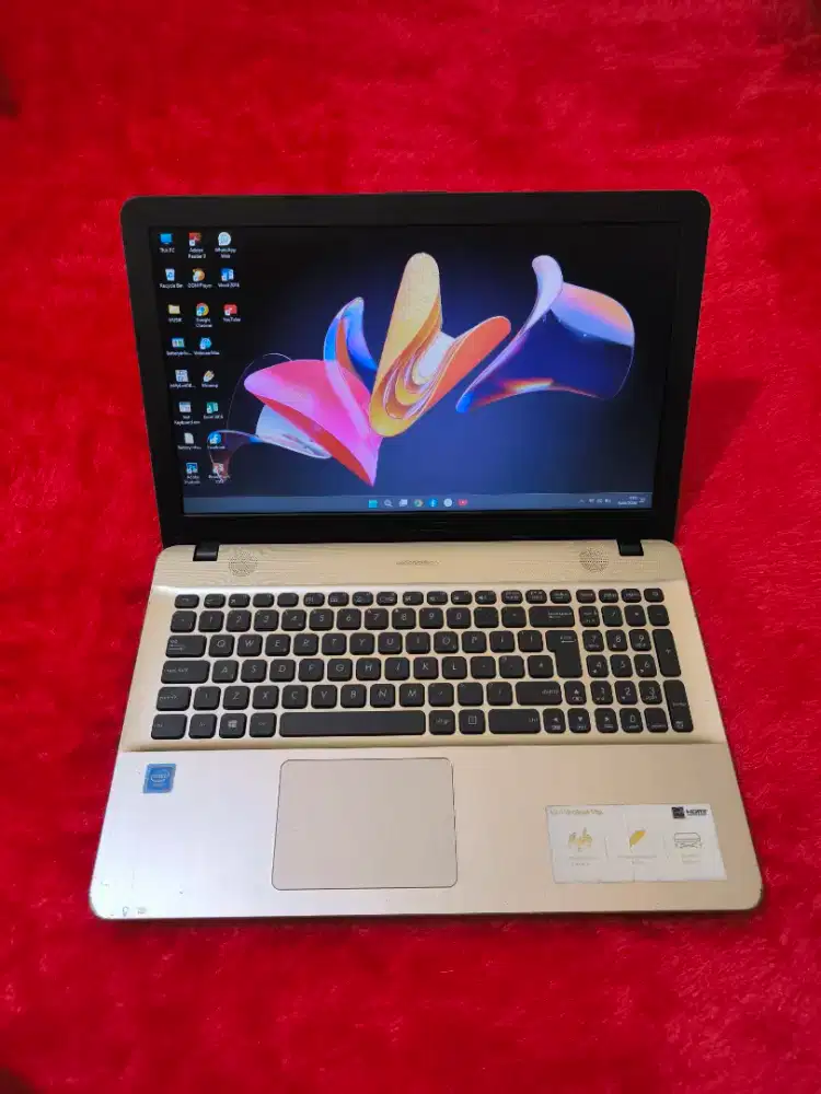 Dijual laptop asus x541sa slim,intel celeron ram 4 gb,hdd 500 gb