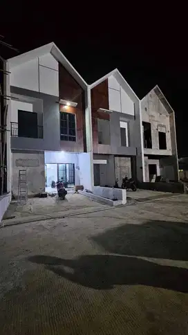 Townhouse mewah siap huni DP 5% ,dekat LRT Cibubur