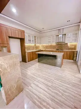 DIJUAL RUMAH 3LANTAI DI GREENLAKE CITY TANGERANG SEMI FURNISH