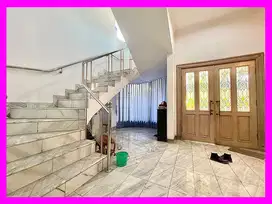 Dhyana Rumah full furnish uk 10.9x20m lokasi bagus di komplek kavling