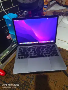 Macbook Pro 2017 Touchbar 8/256 Normal Siap Pakai