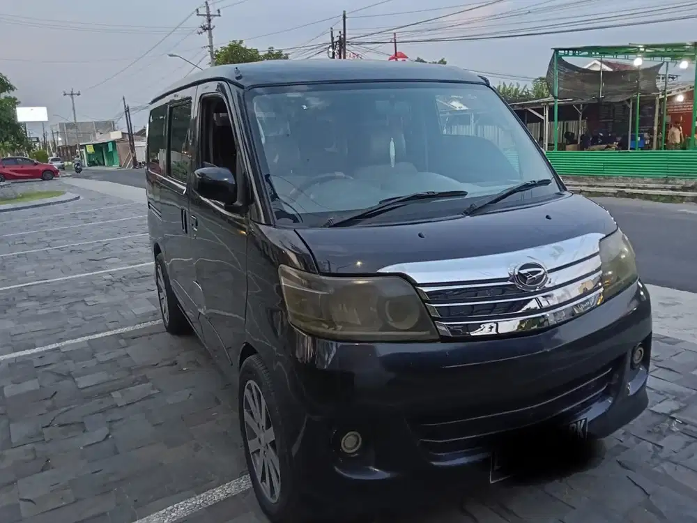 Daihatsu Luxio 2010