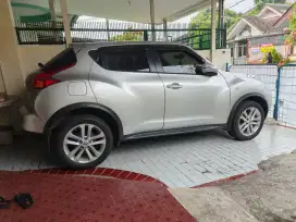 Take over kredit mobil Nissan juke RX 1.5 Matic silver bagus