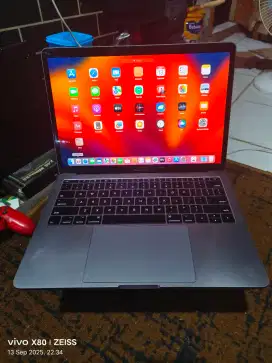 Macbook Pro 2017 i7 Ram 16/256Gb Normal Siap Pakai