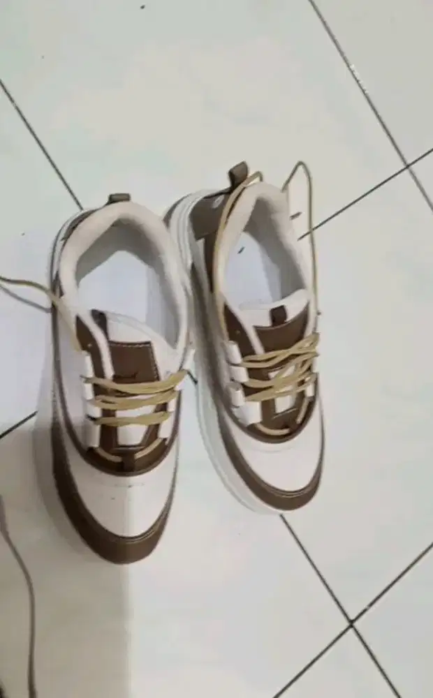 Sepatu cowo ukuran 40