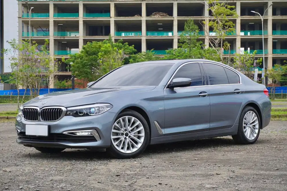 Rare Color  BMW 530i G30 Luxury B48 2017 Abu-Abu DP Ringan