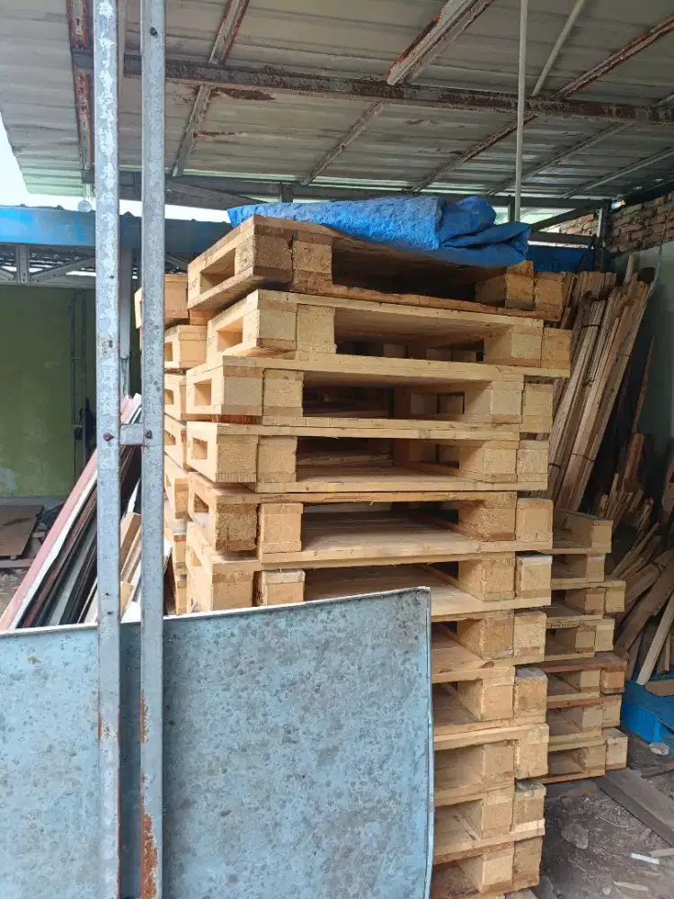 Pallet Kayu Jati Belanda (4 arah) Uk. ± 80 x 60 x 15 Cm