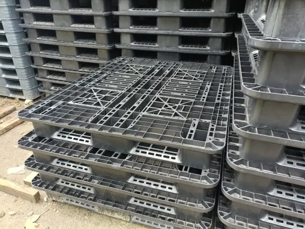 Pallet berbahan plastik atom tebal (4 arah) Uk.130 x 110 x 15 Cm