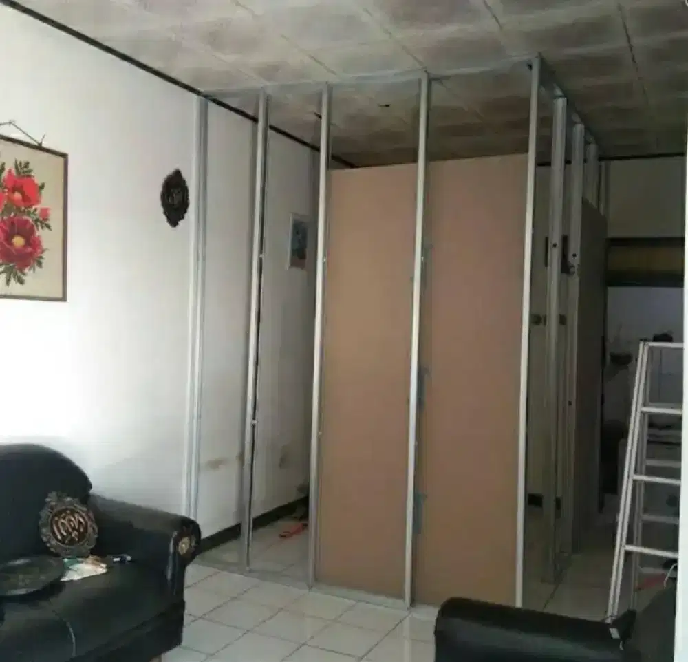 Sekat partisi gypsum atau kalsyboard